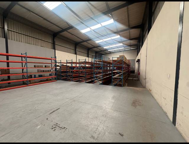 1,000M² WAREHOUSE TO LET IN PRETORIA WEST